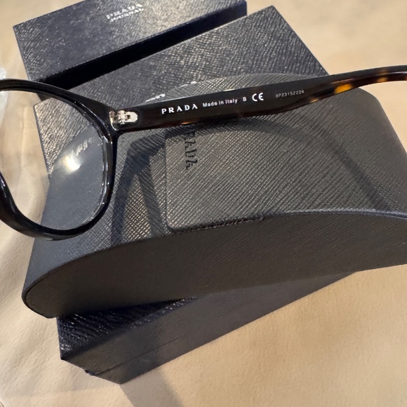 Prada eyeglasses VPR01T - Picture 4 of 5